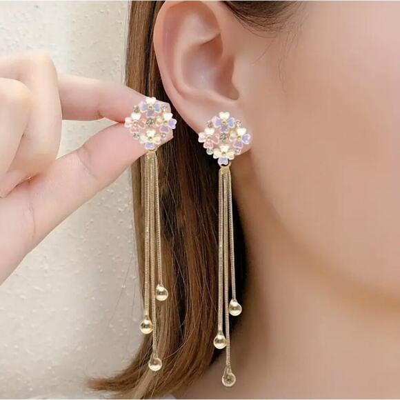 NEW Pair of long dangle floral tassel drop earrings, dangle earring, gold tassel - Picture 1 of 4